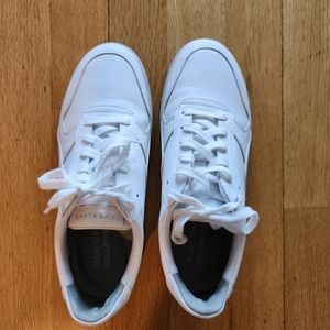 Everlane white sneakers